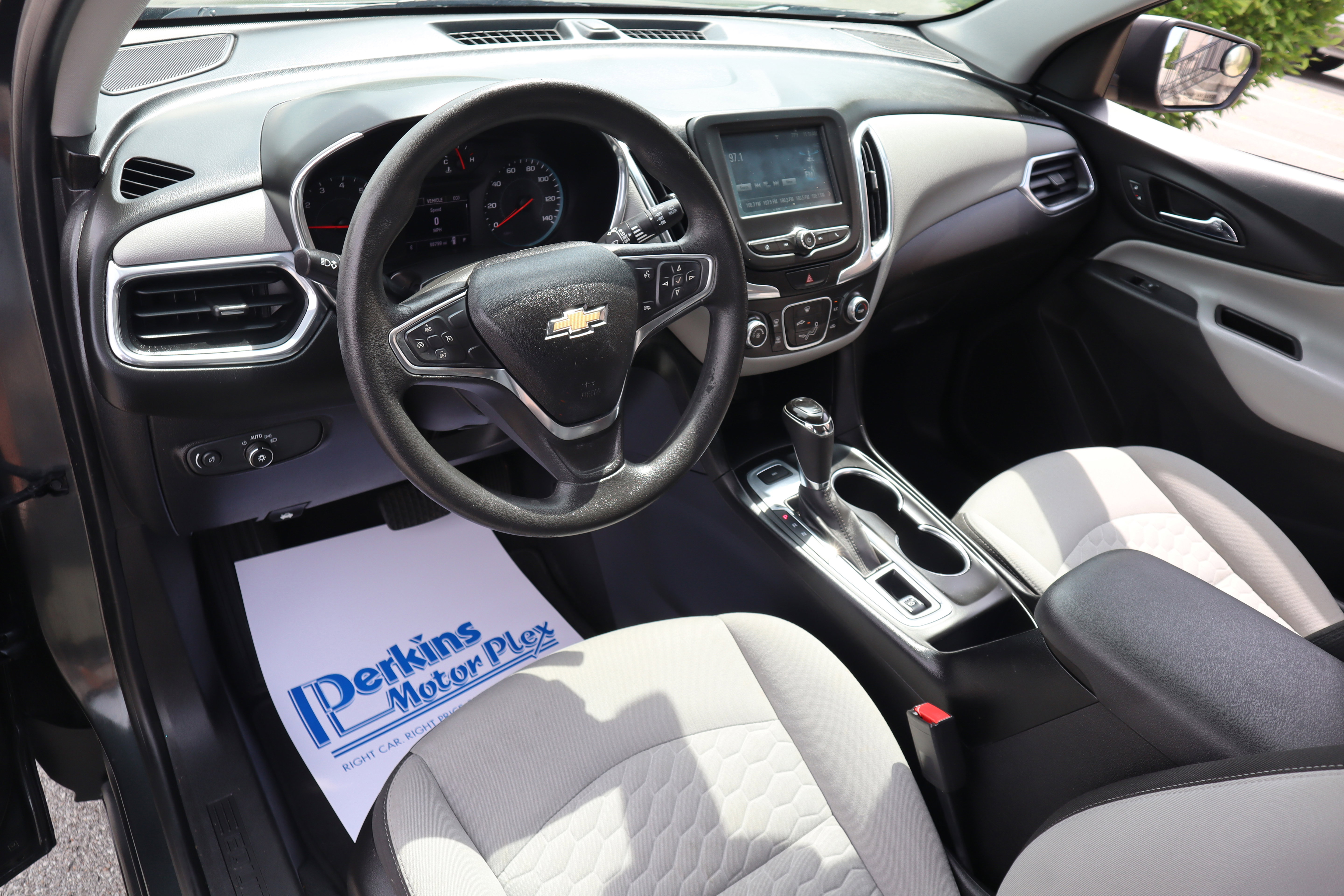 Used 2018 Chevrolet Equinox LS AWD/4WD image 23