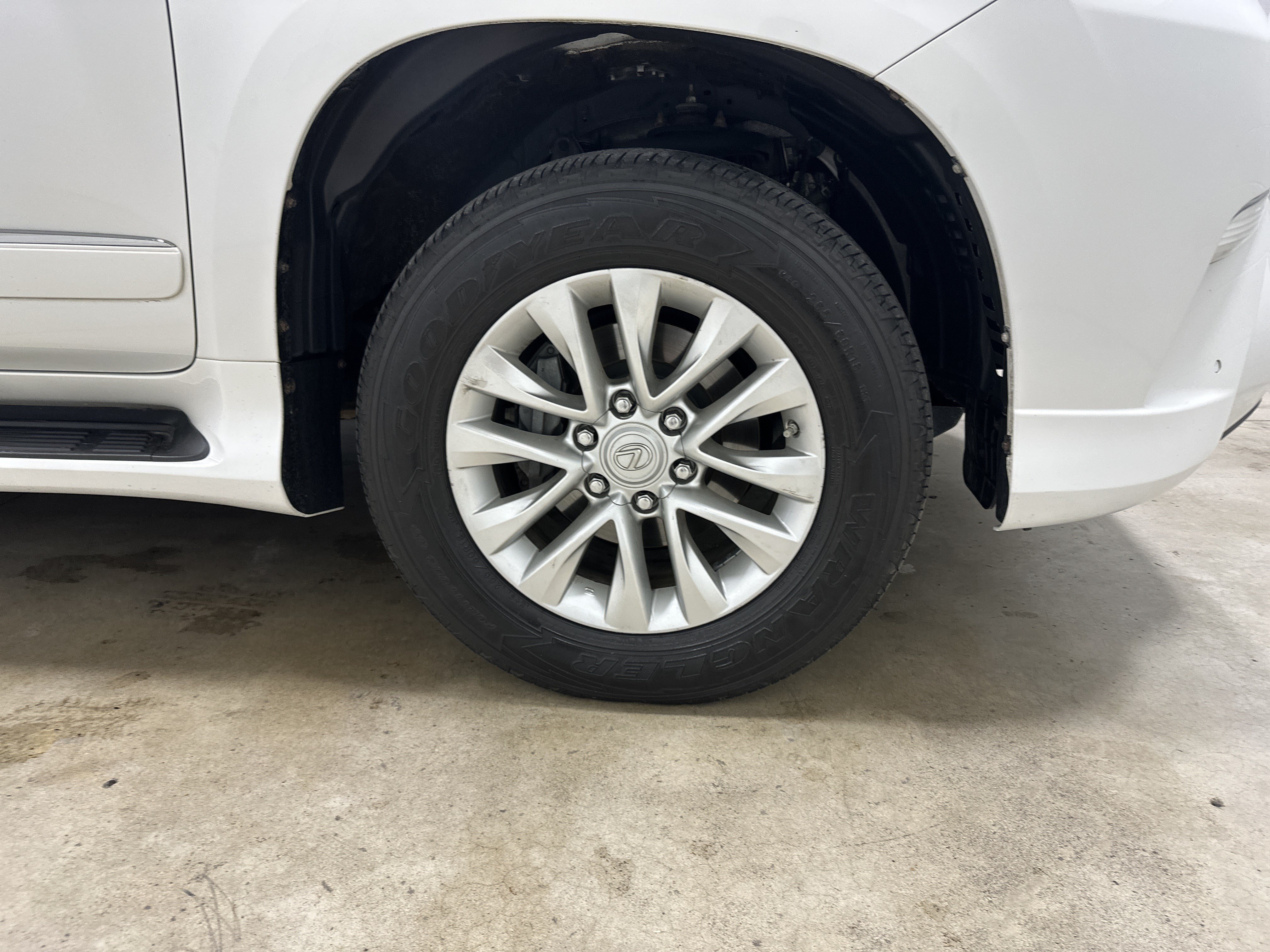 Used 2016 Lexus GX 460 w/ Premium Package AWD/4WD image 13