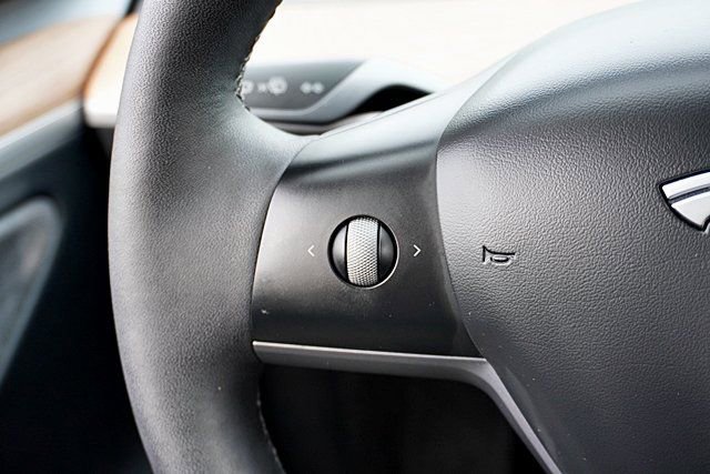 Used 2024 Tesla Model Y Long Range image 40