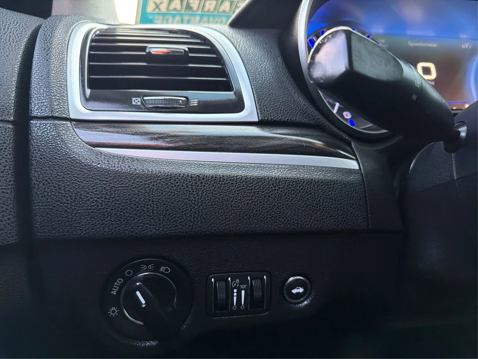 Used 2018 Chrysler 300 Touring L image 18