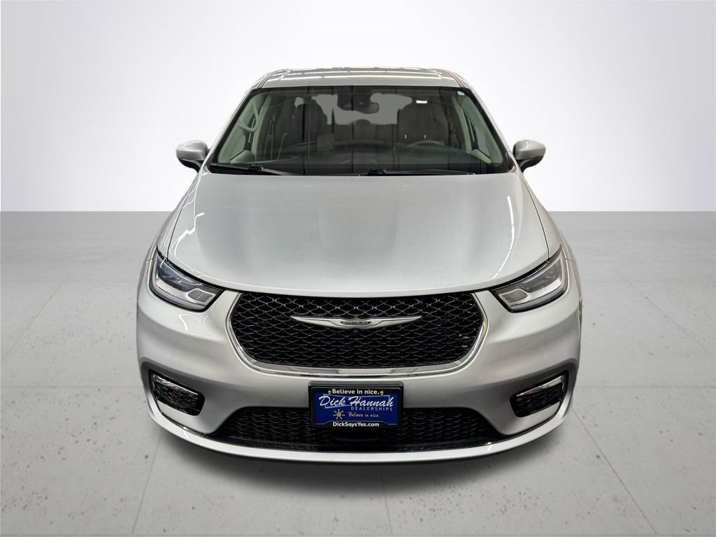 Used 2023 Chrysler Pacifica Touring-L image 10