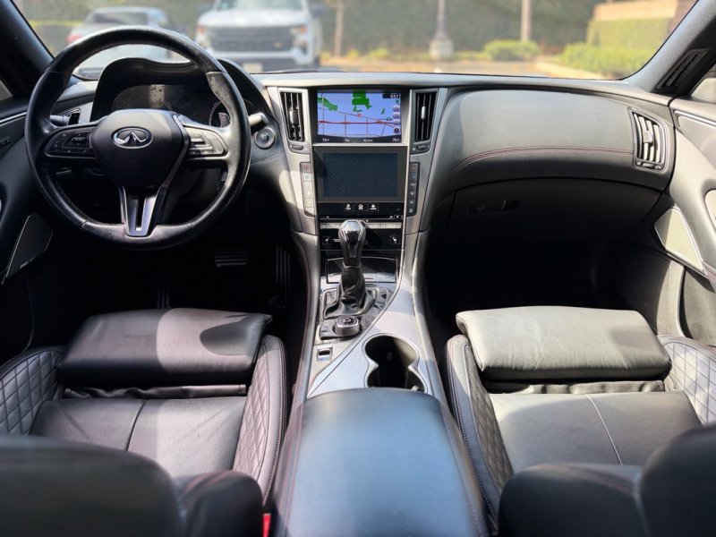 Used 2018 INFINITI Q50 Red Sport 400 w/ Sensory Package (Sport) RWD image 17