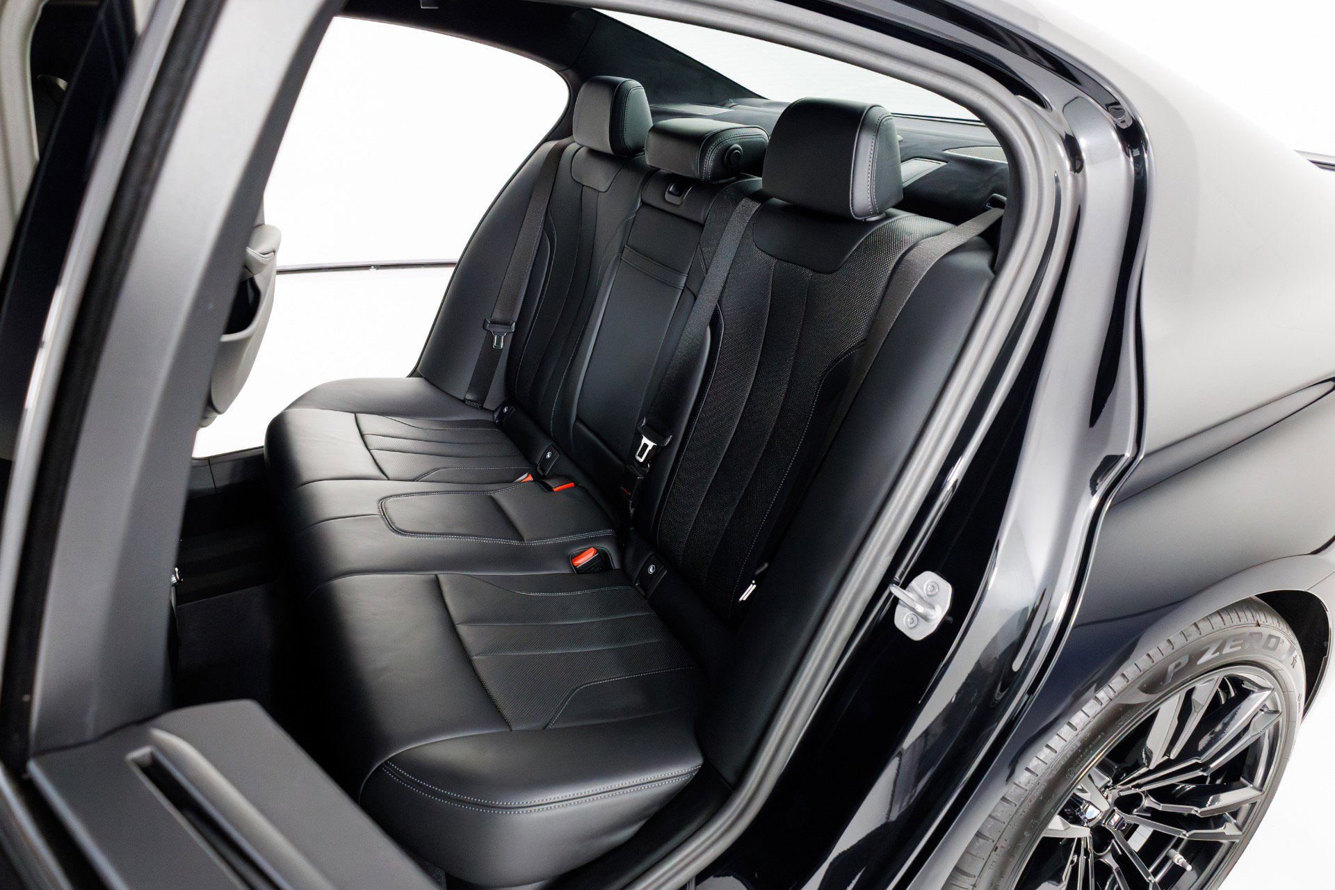 Used 2023 BMW M5 w/ Executive Package image 47