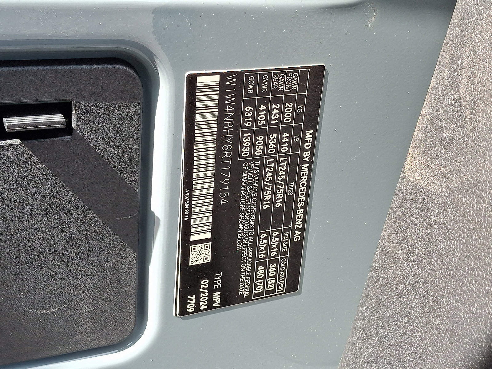 Used 2024 Mercedes-Benz Sprinter 2500 image 27