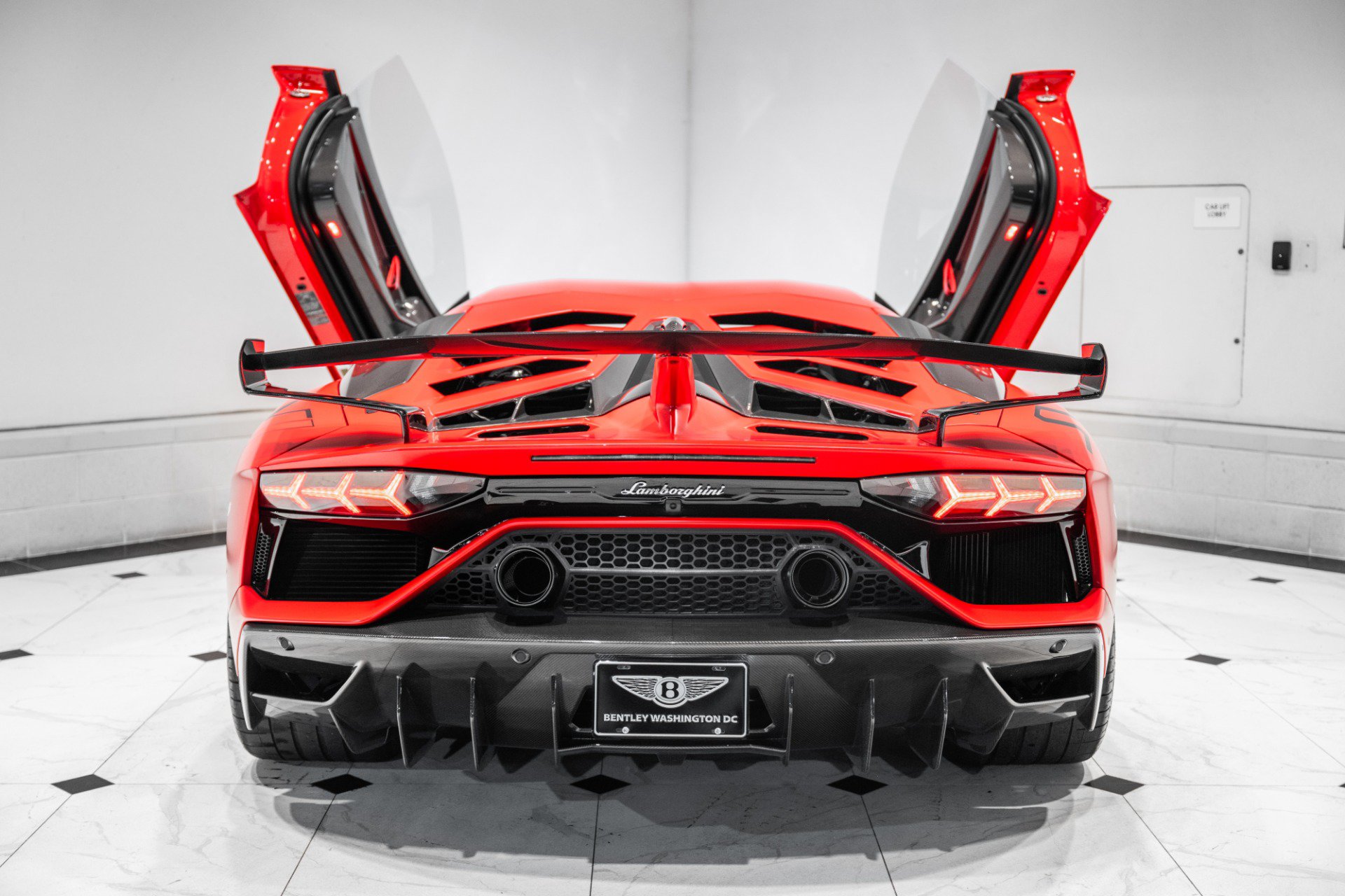 Used 2021 Lamborghini Aventador SVJ AWD/4WD image 22