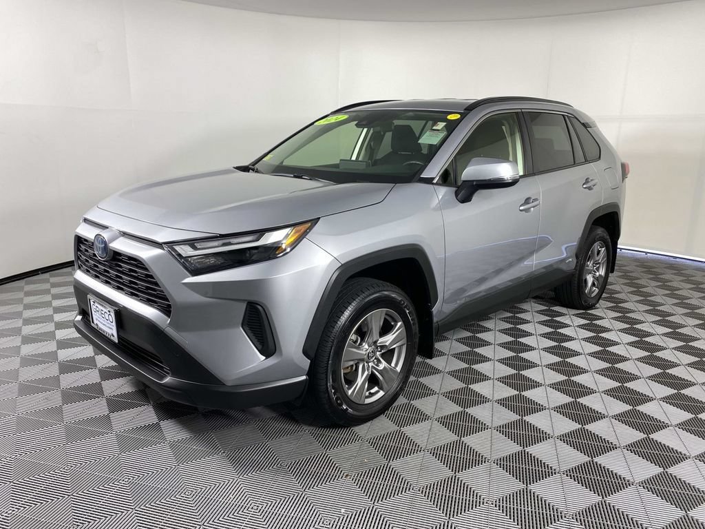 Used 2024 Toyota RAV4 LE AWD/4WD image 4