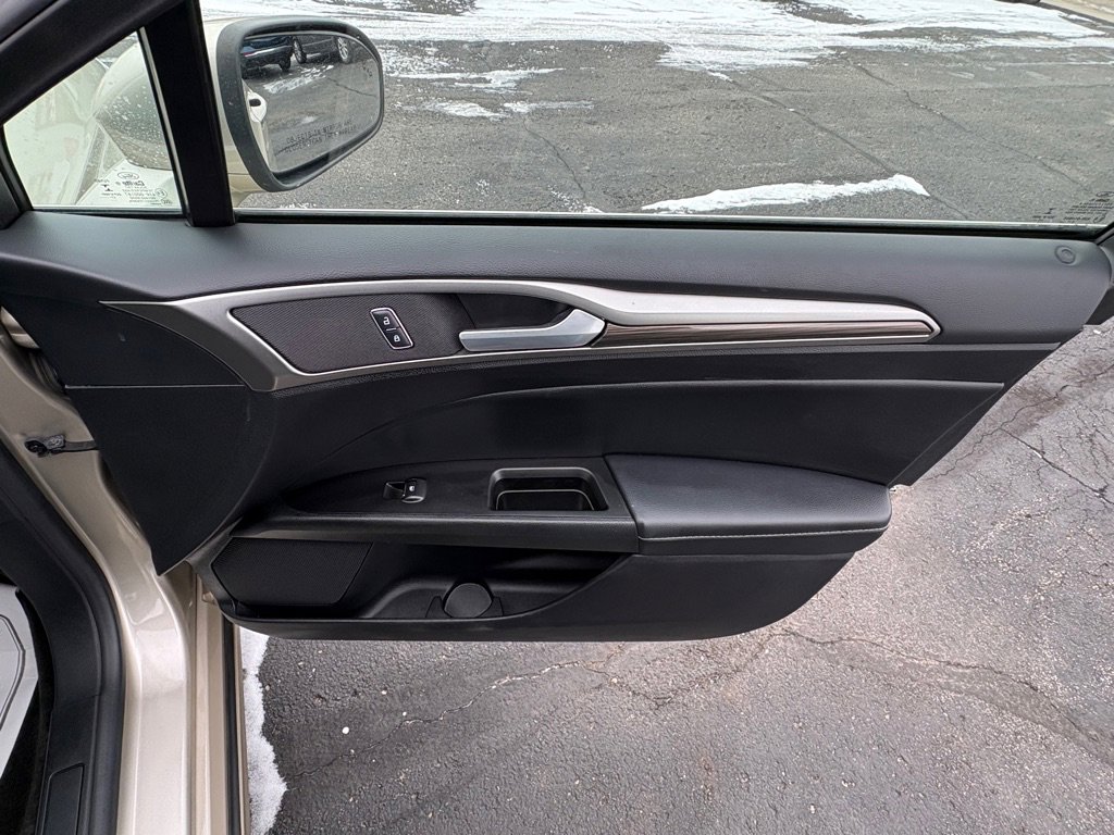 Used 2018 Ford Fusion SE w/ Equipment Group 602A image 15