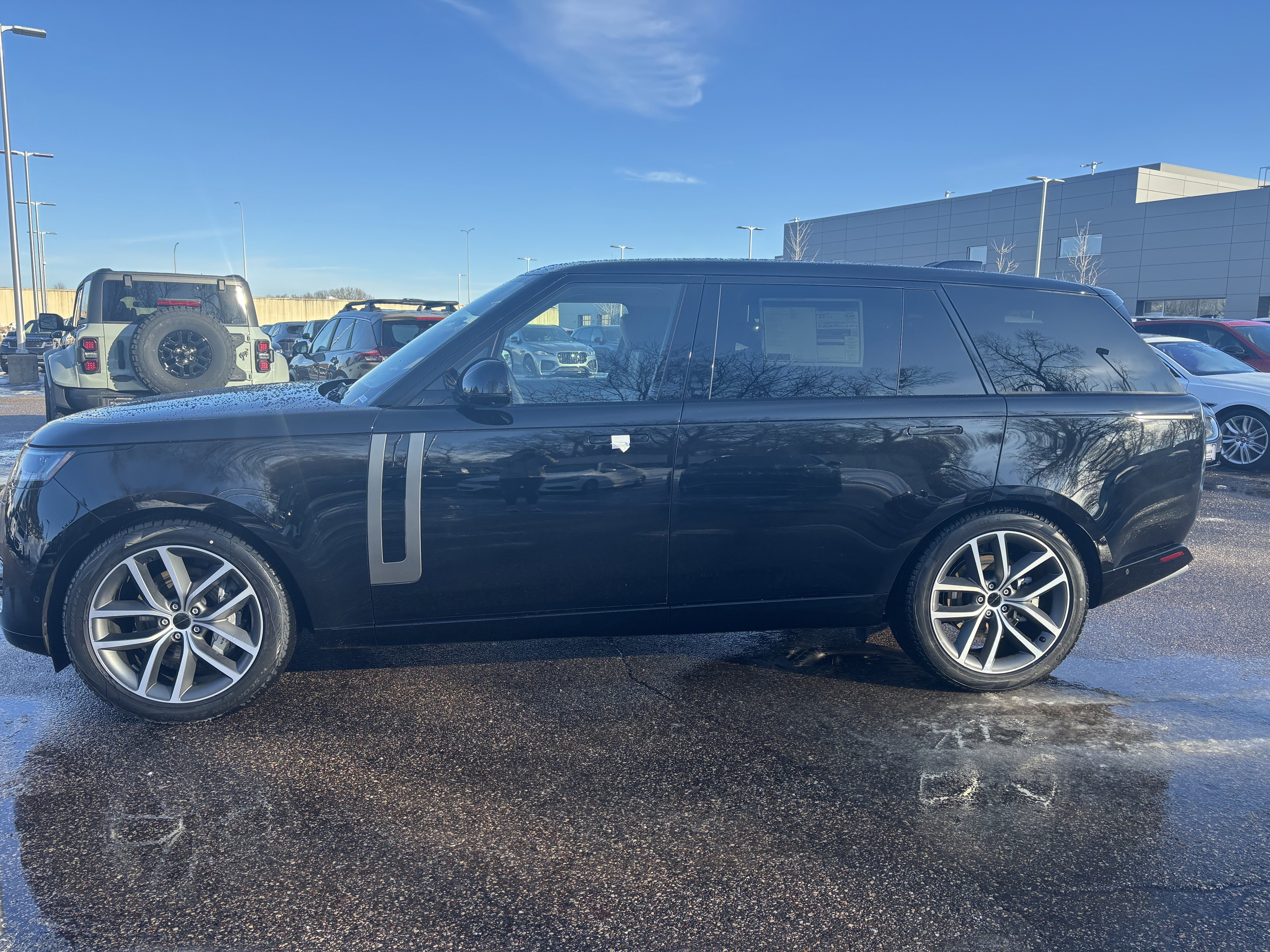 New 2026 Land Rover Range Rover Long Wheelbase SE image 6