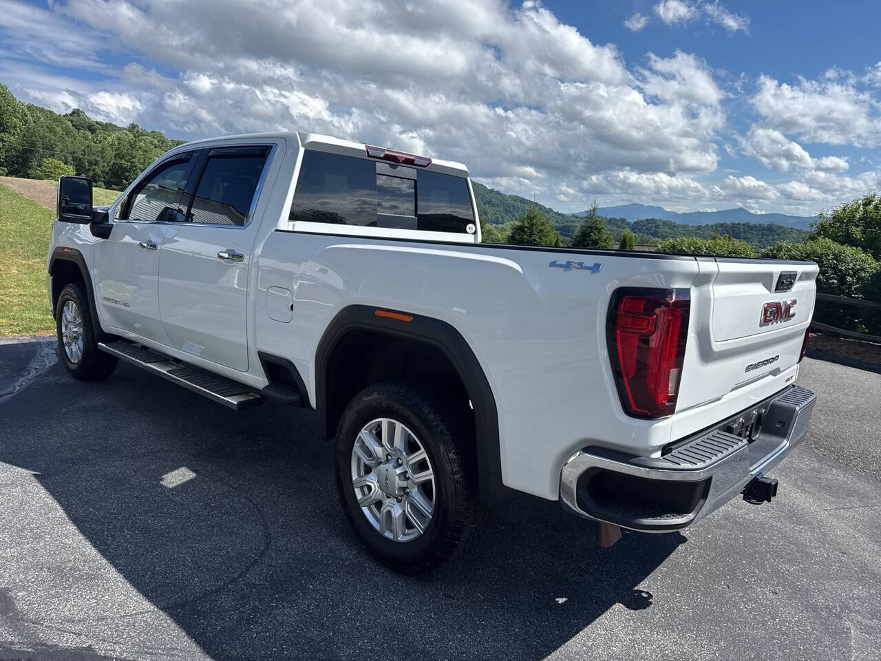 Used 2023 GMC Sierra 3500 SLT w/ SLT Convenience Package AWD/4WD image 8
