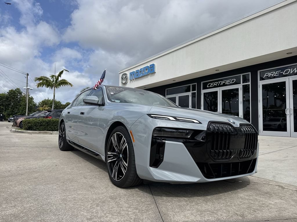 Used 2023 BMW 760i xDrive image 30