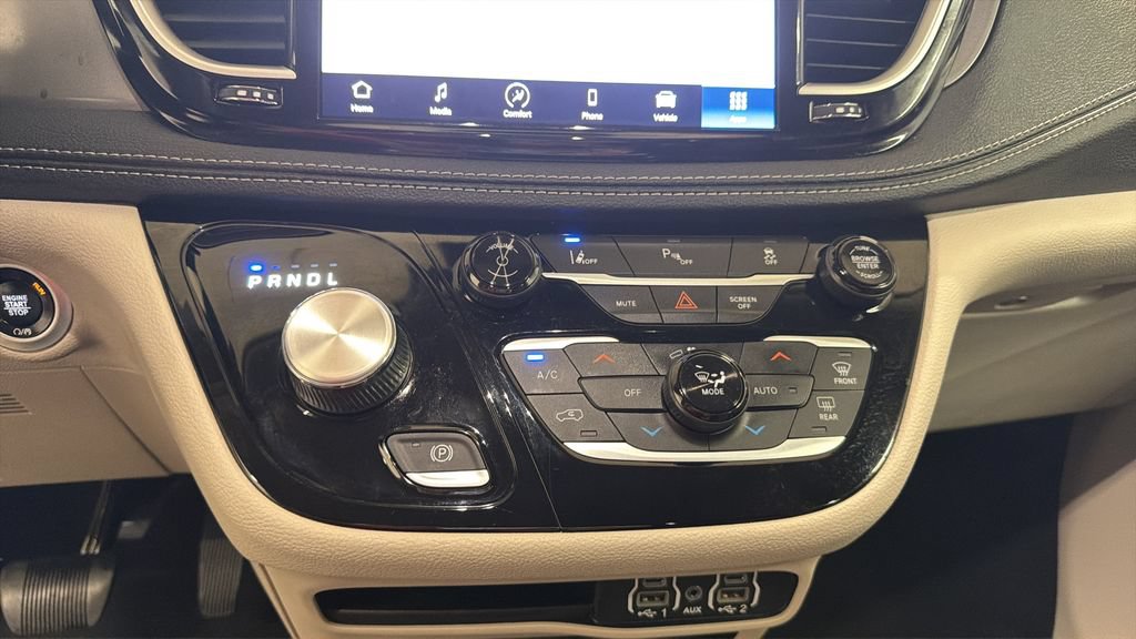 Used 2023 Chrysler Pacifica Touring-L FWD image 24
