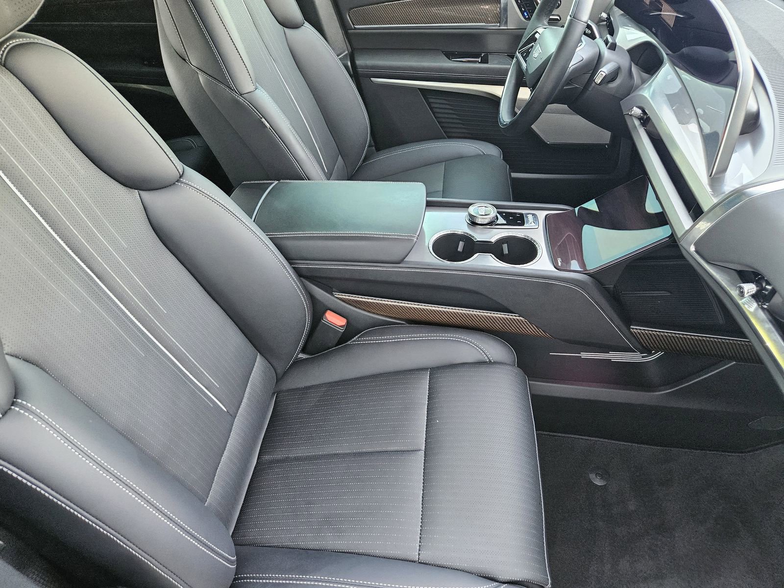 New 2026 Cadillac Vistiq Sport image 13