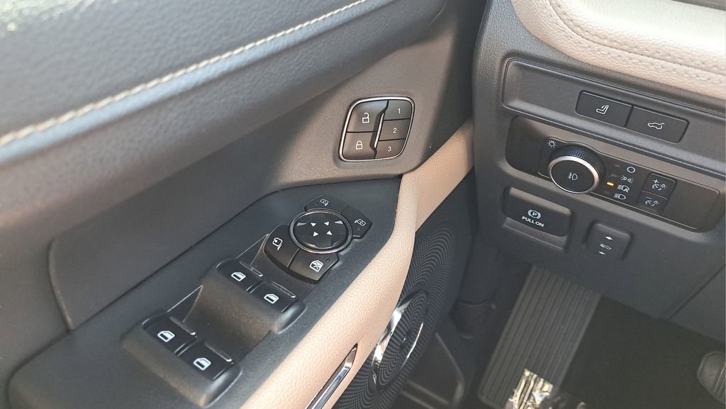 Used 2023 Ford Expedition Limited image 24