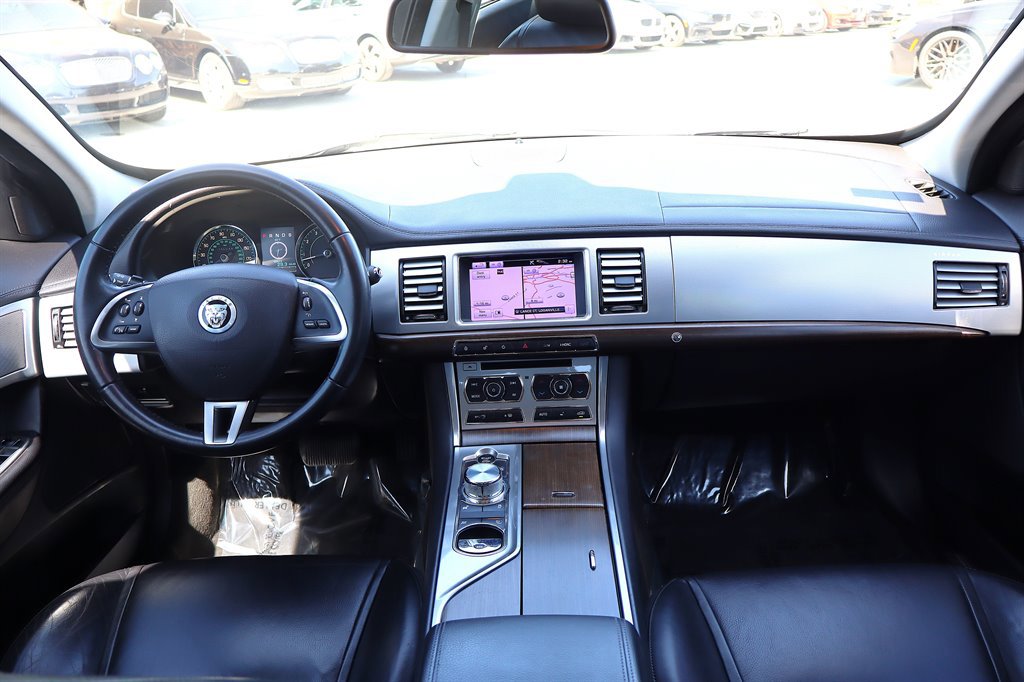 Used 2012 Jaguar XF RWD image 13