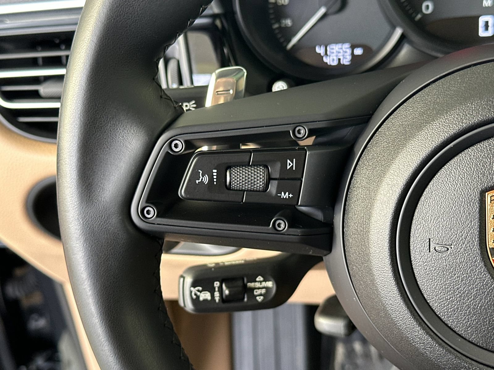 Certified 2023 Porsche Macan AWD/4WD image 28
