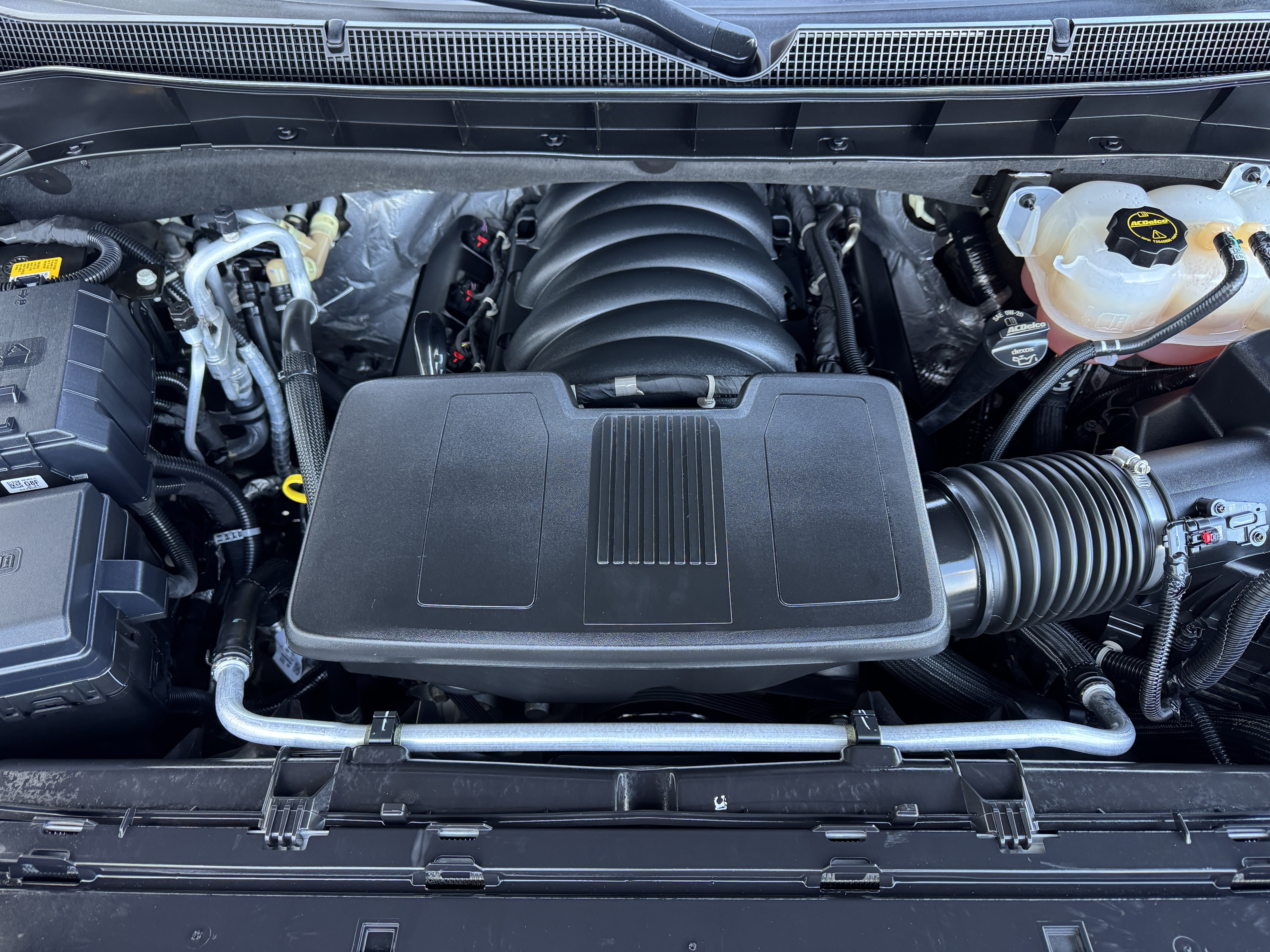 Certified 2024 Chevrolet Suburban LS AWD/4WD image 25