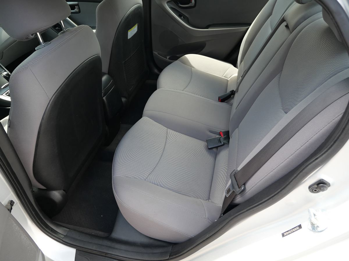 Used 2015 Hyundai Elantra SE FWD image 19