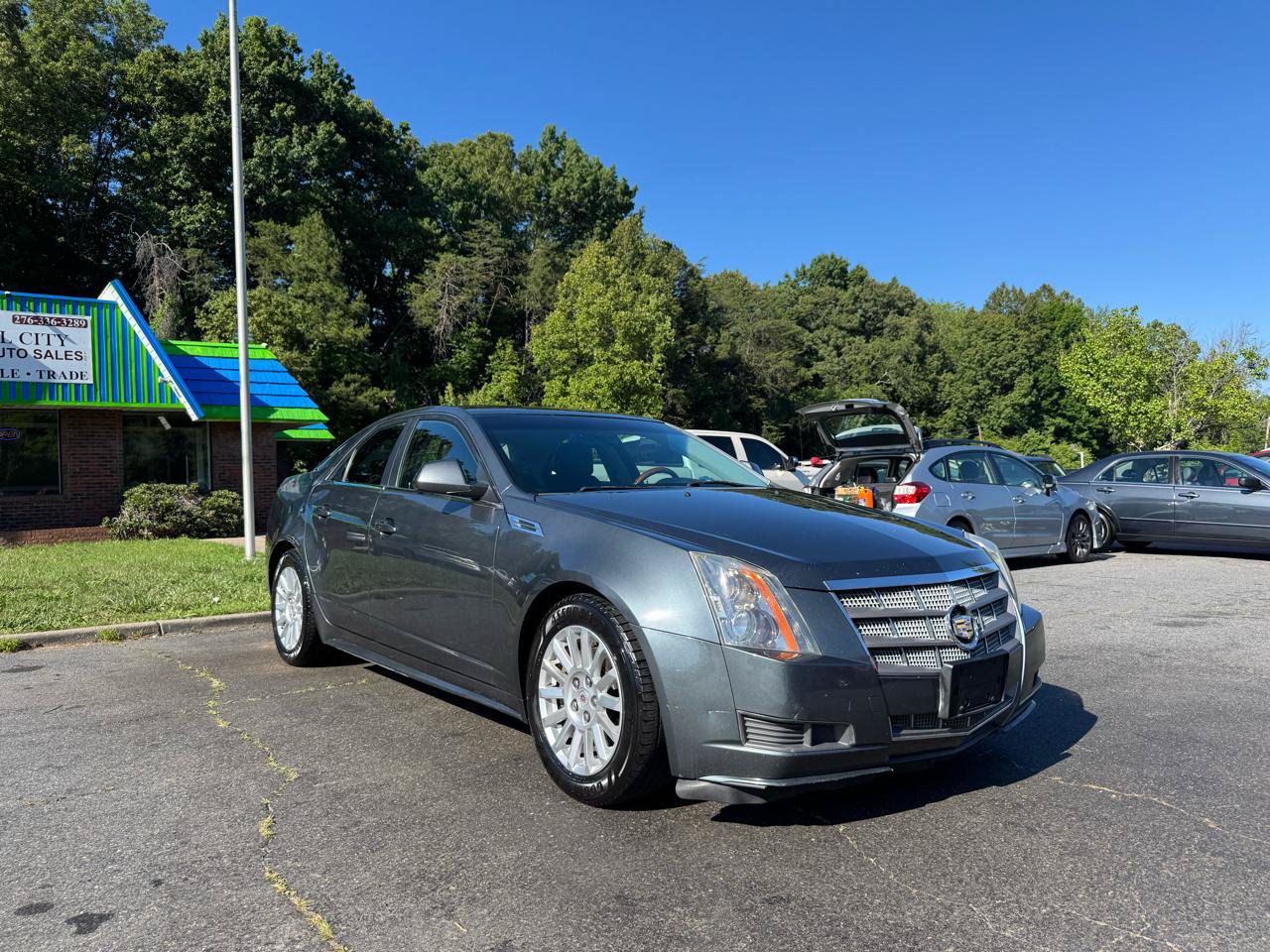 Used 2010 Cadillac CTS Luxury RWD image 3