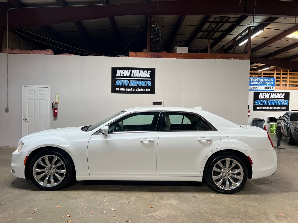 Used 2019 Chrysler 300 Touring L w/ Quick Order Package 22F image 29