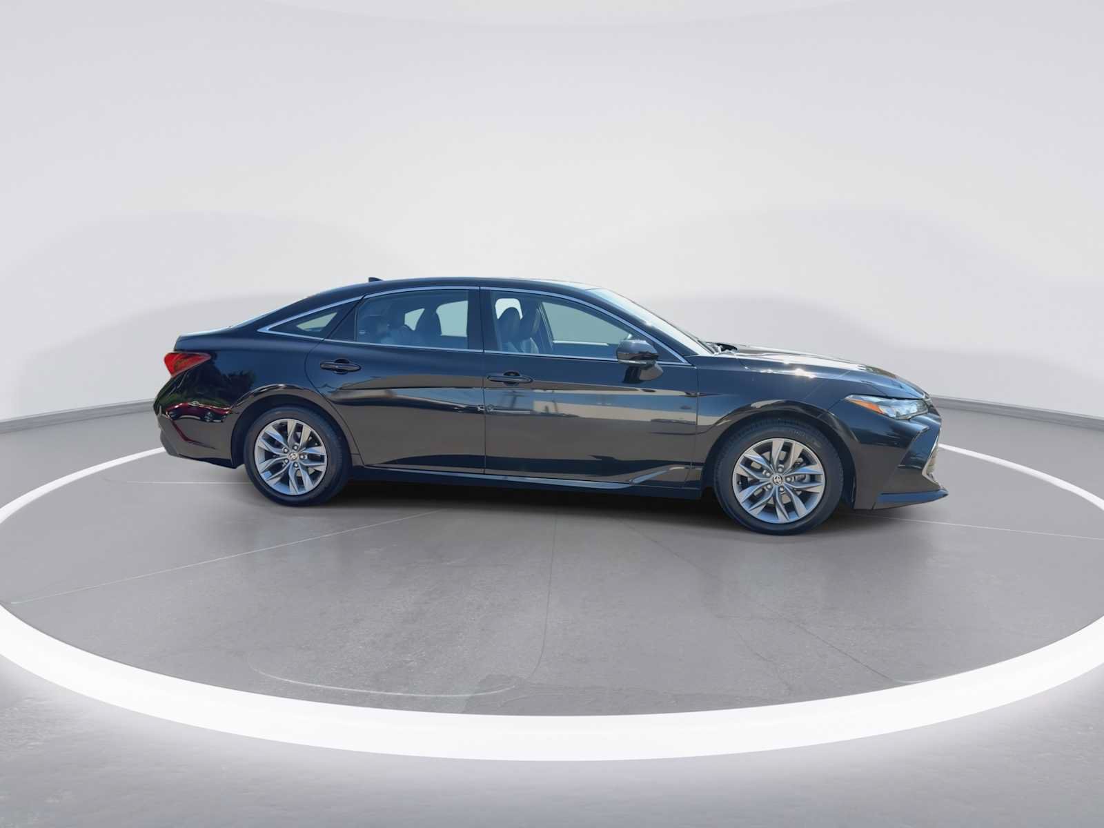 Certified 2022 Toyota Avalon XLE w/ Moonroof Package FWD image 9