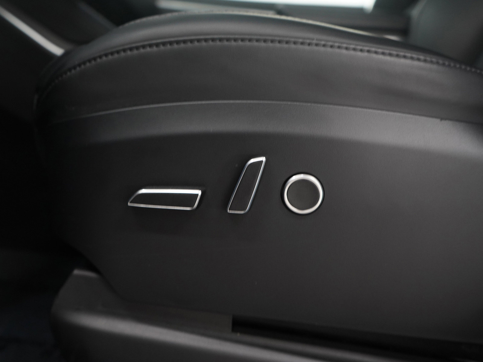 Used 2023 Tesla Model X Plaid image 25