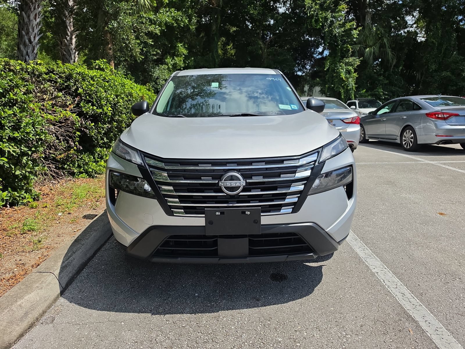 Used 2024 Nissan Rogue S AWD/4WD image 8