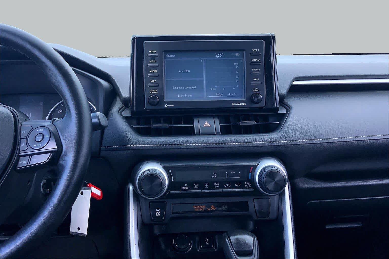 Used 2021 Toyota RAV4 LE FWD image 7