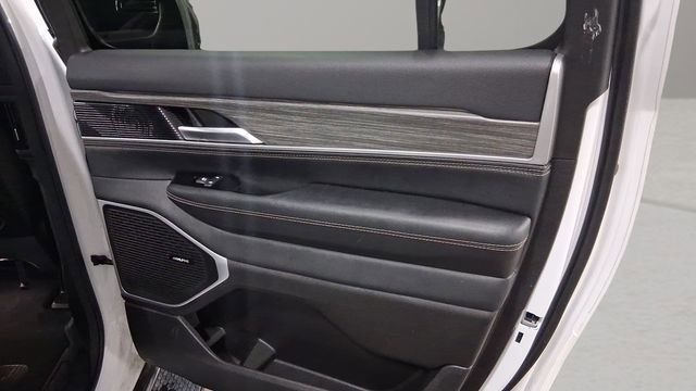 Used 2024 Jeep Wagoneer L Series II w/ Flexible Seating Group image 17