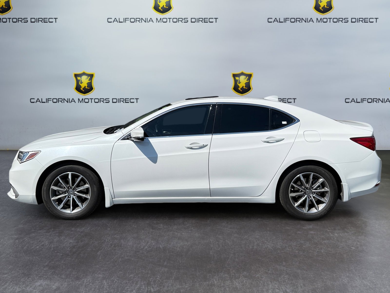 Used 2020 Acura TLX image 2