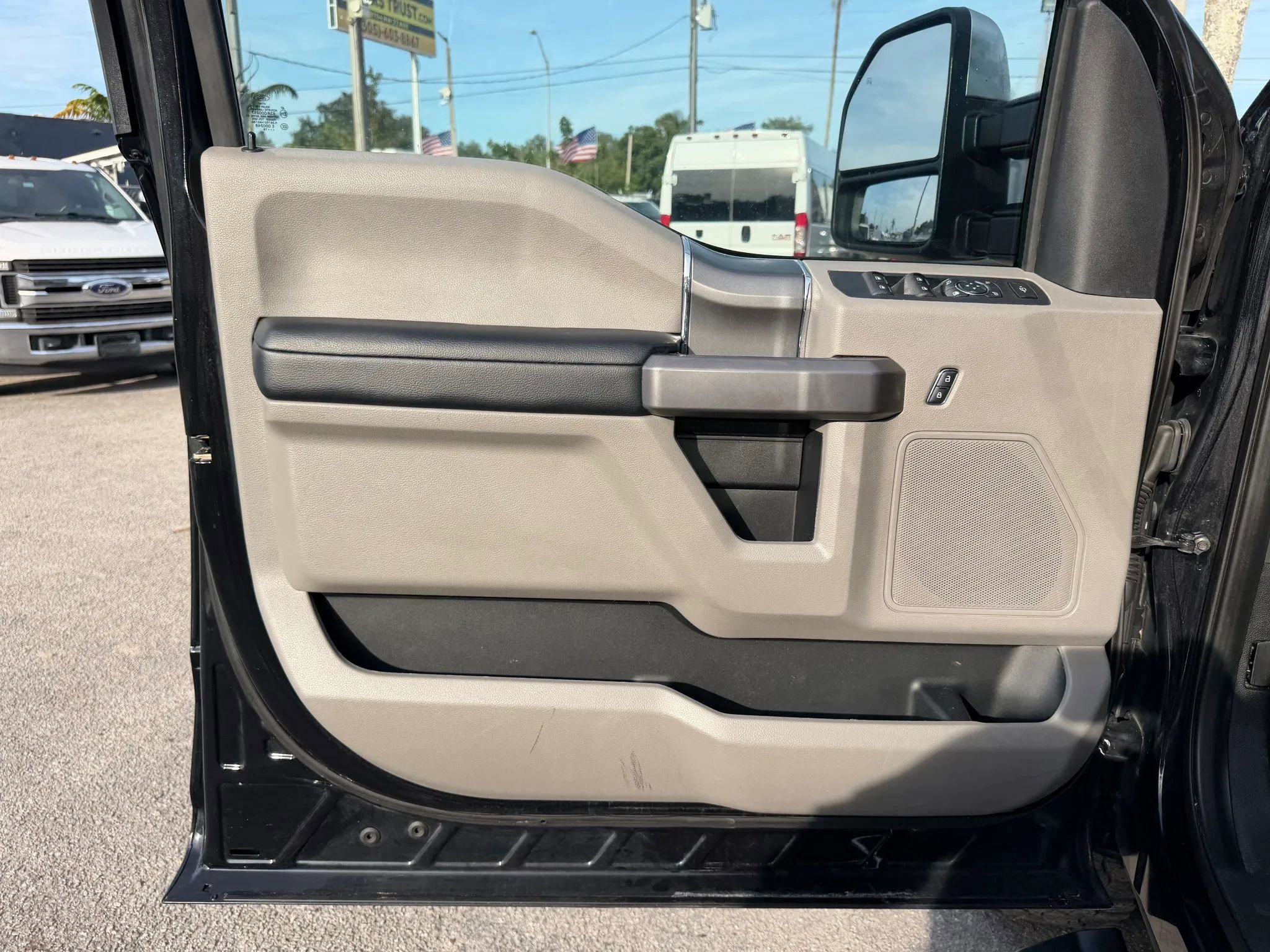Used 2019 Ford F350 XLT w/ XLT Premium Package AWD/4WD image 10