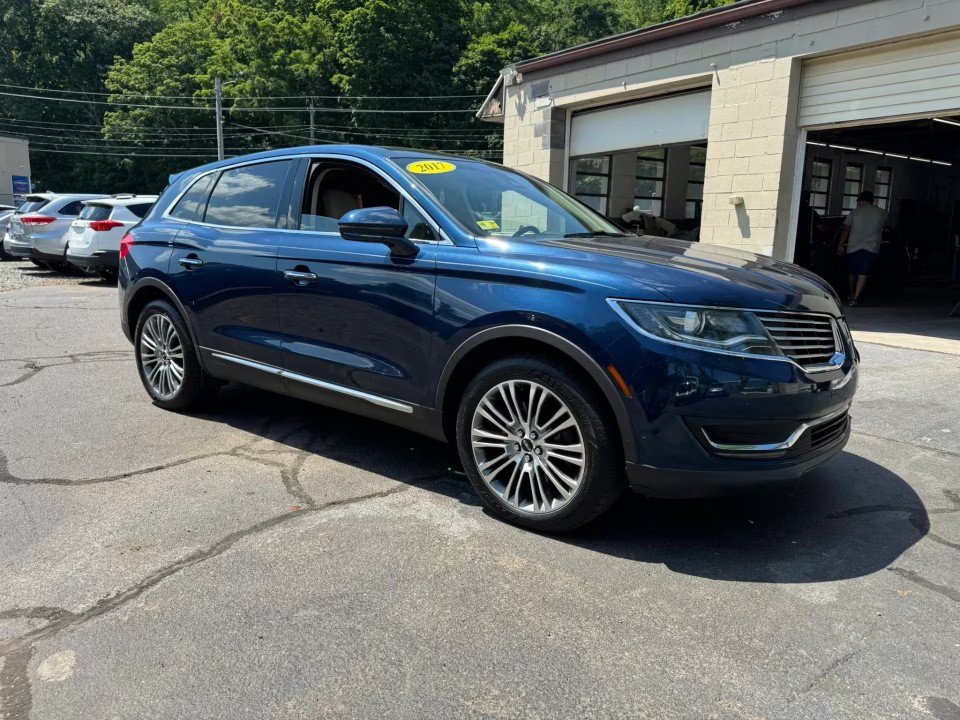 Used 2017 Lincoln MKX Reserve w/ Driver Assistance Package AWD/4WD image 3