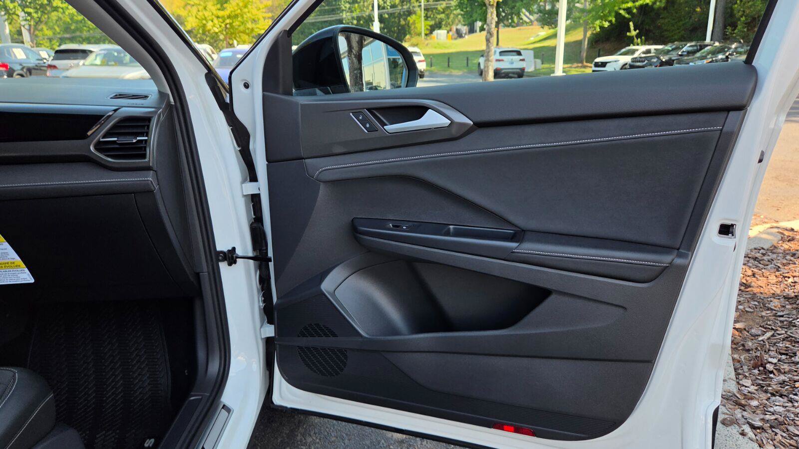 New 2027 Volkswagen Taos SE FWD image 45