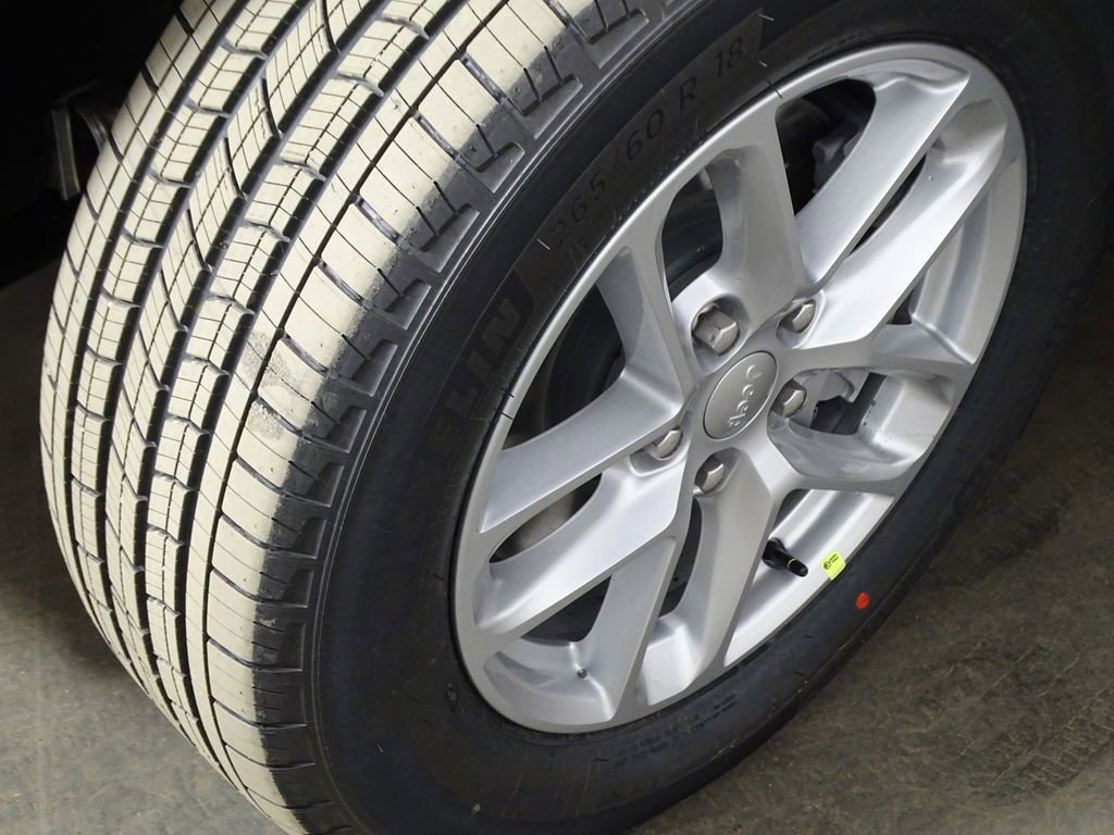 New 2025 Jeep Grand Cherokee L Laredo image 42