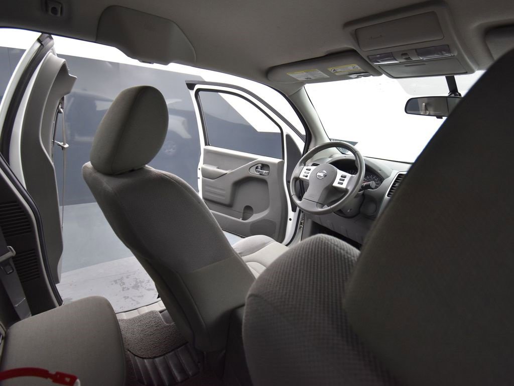 Used 2020 Nissan Frontier S image 19