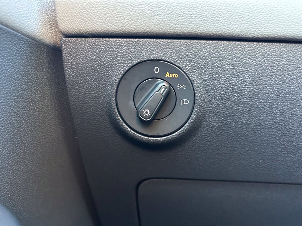 Certified 2023 Volkswagen Taos SE FWD image 24