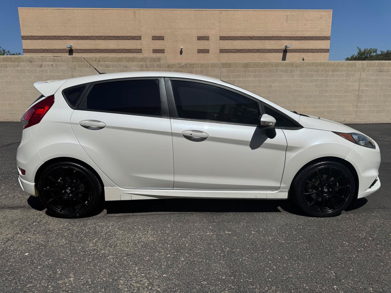 Used 2017 Ford Fiesta ST FWD image 9