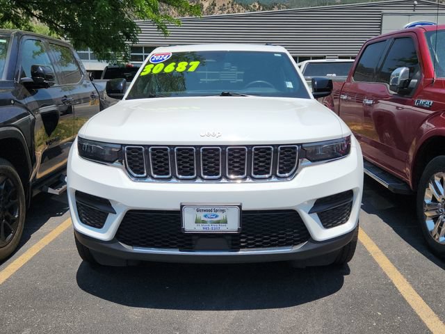 Used 2024 Jeep Grand Cherokee Laredo AWD/4WD image 2