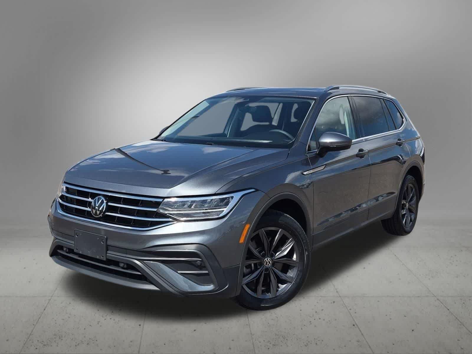 Used 2023 Volkswagen Tiguan SE w/ Panoramic Sunroof Package