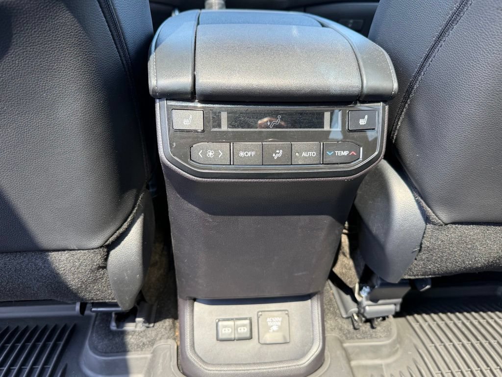 Used 2026 Toyota Highlander Platinum AWD/4WD image 18