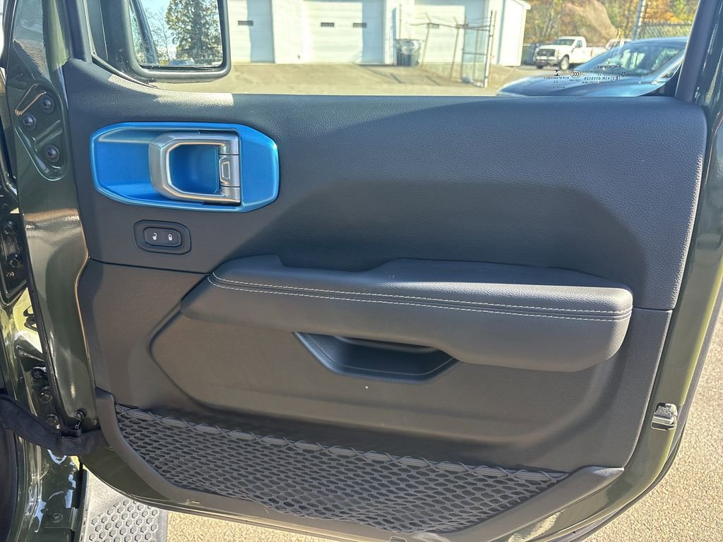 Used 2022 Jeep Wrangler Unlimited Sahara w/ Cold Weather Group image 14