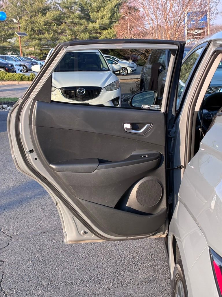 Used 2022 Hyundai Kona SEL w/ Convenience Package image 47