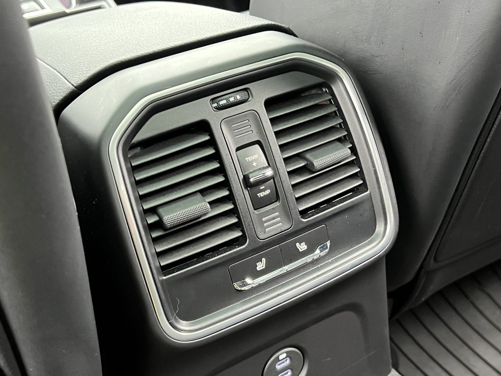 Certified 2025 Porsche Macan image 18