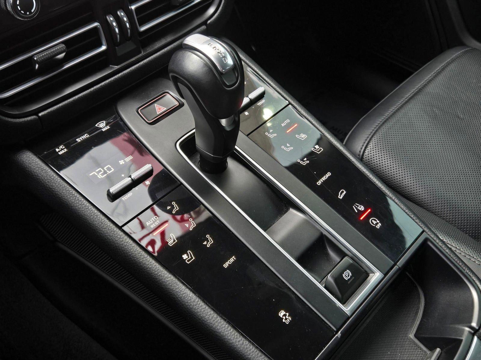 Used 2024 Porsche Macan image 20