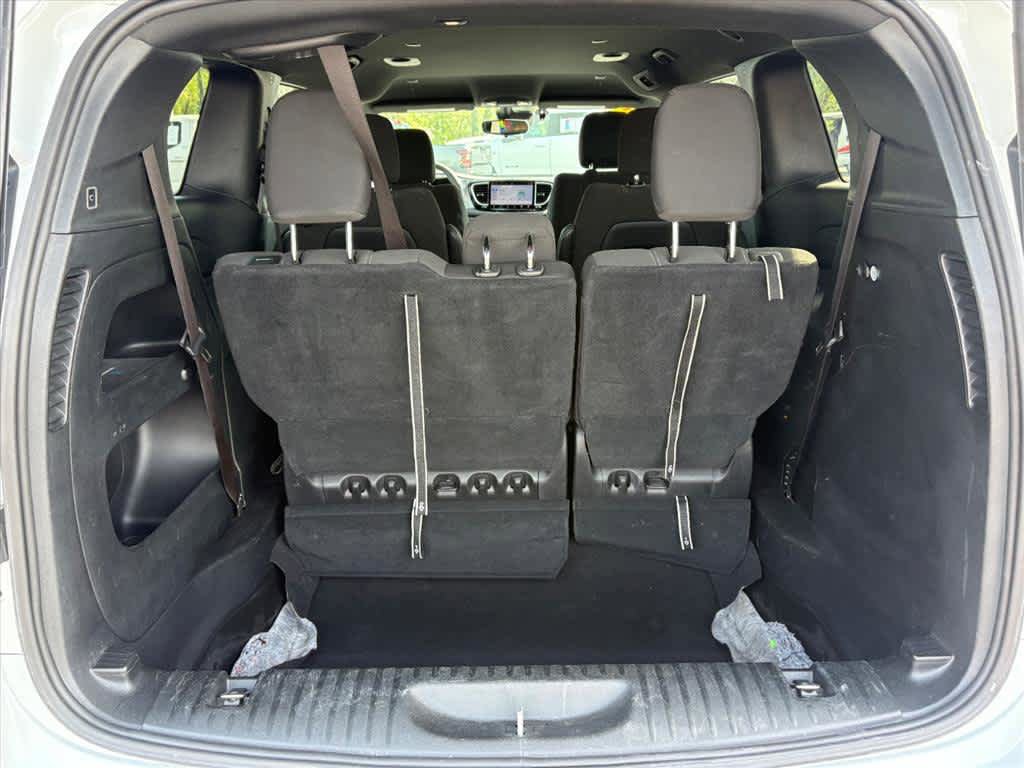 Used 2023 Chrysler Pacifica Touring FWD image 29