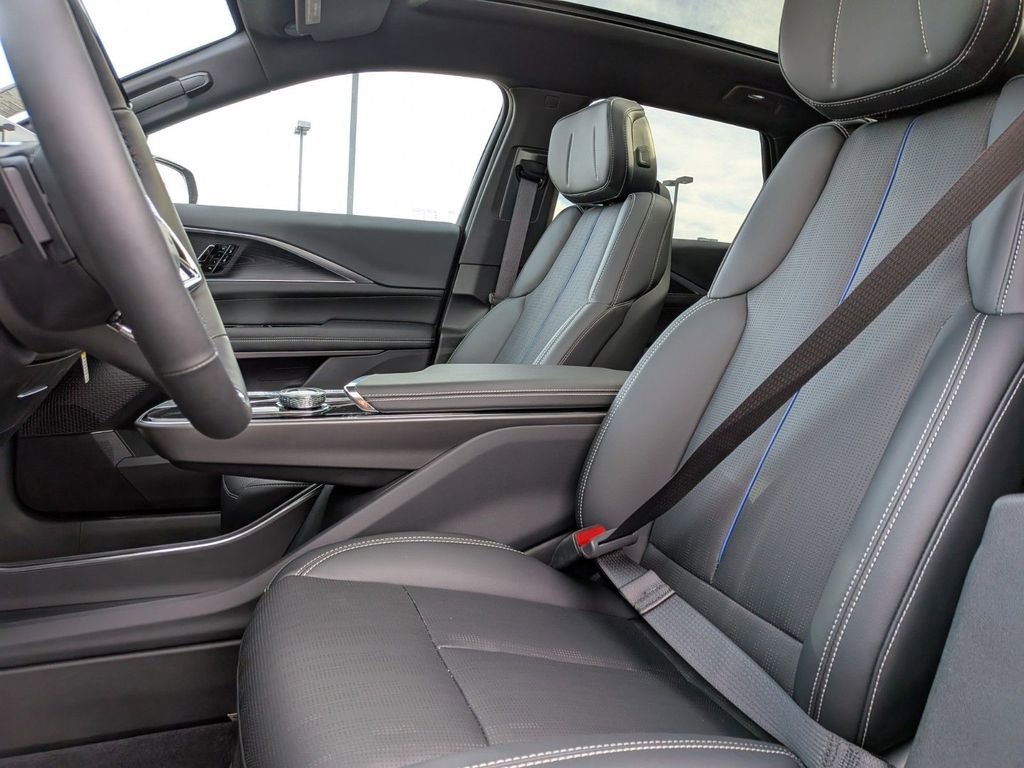 New 2026 Cadillac Lyriq Luxury RWD image 18