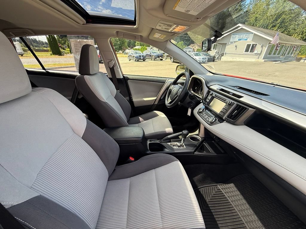 Used 2015 Toyota RAV4 XLE AWD/4WD image 17