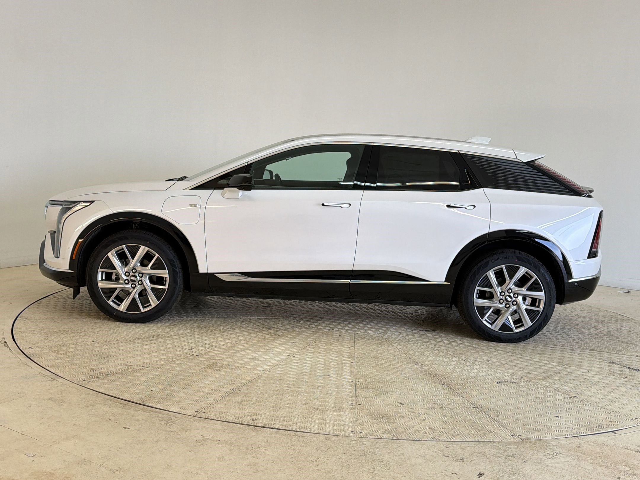 New 2025 Cadillac Optiq Luxury 1 AWD/4WD image 2