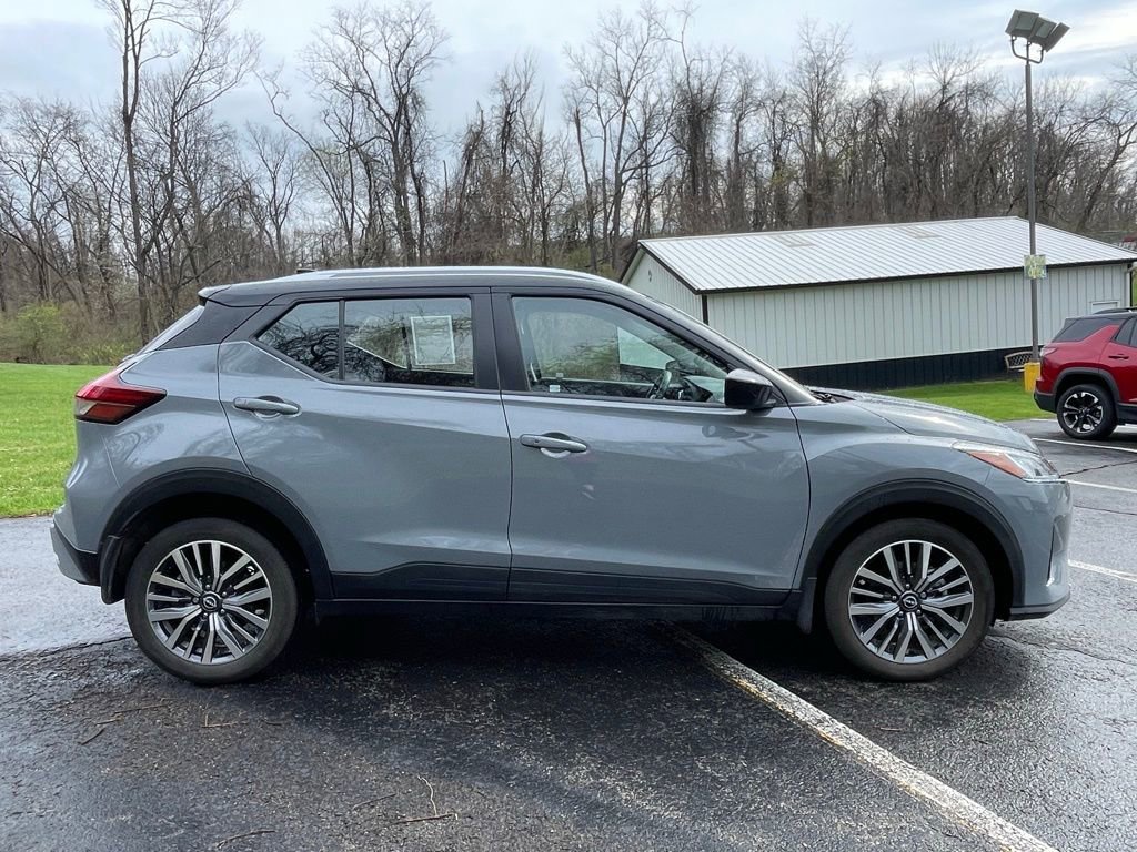 Used 2024 Nissan Kicks SV image 2