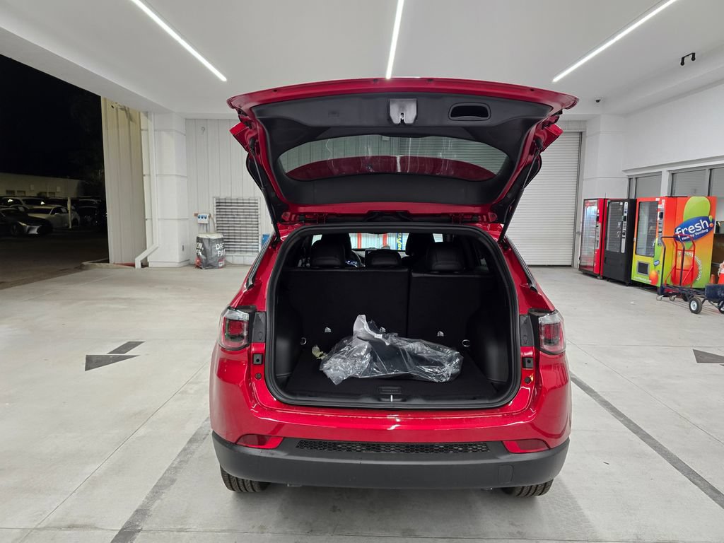 New 2026 Jeep Compass Latitude AWD/4WD image 32