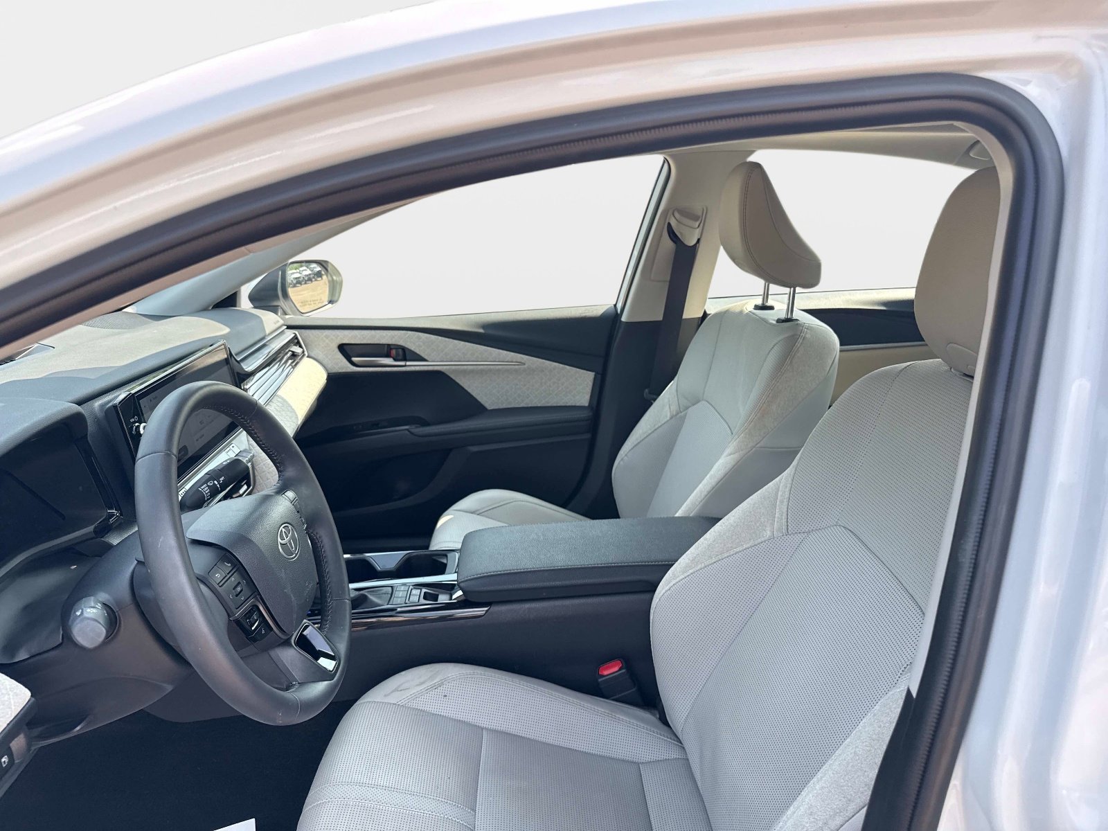Used 2026 Toyota Camry XLE FWD image 19